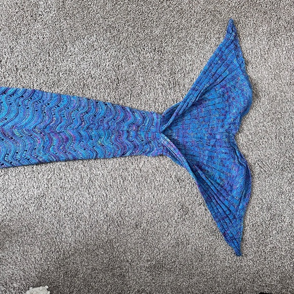 Knitted Mermaid Tail Blanket Blue/Purple Cozy - Picture 1 of 4